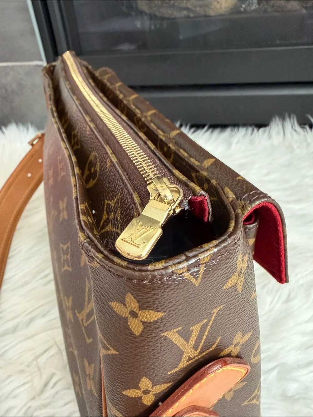 Louis Vuitton Viva cite GM Monogram Canvas Shoulder Bag .